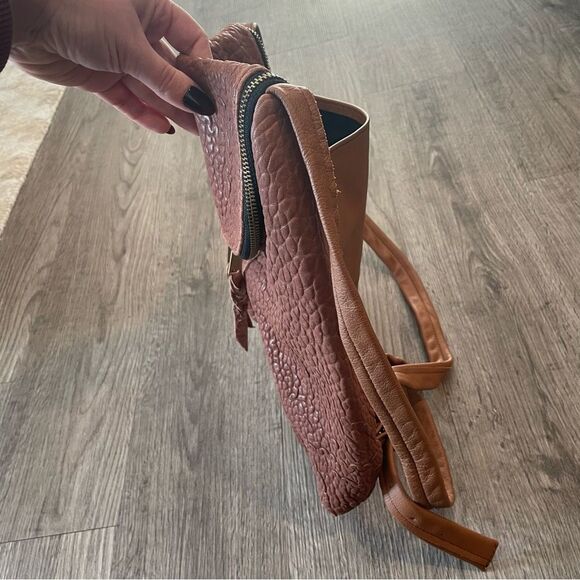 SVEN USA Style No. 536 Tan Pebbled Leather Double Zip Backpack - Picture 6 of 13